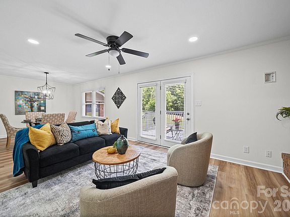 4th image of 525 Julia Ave