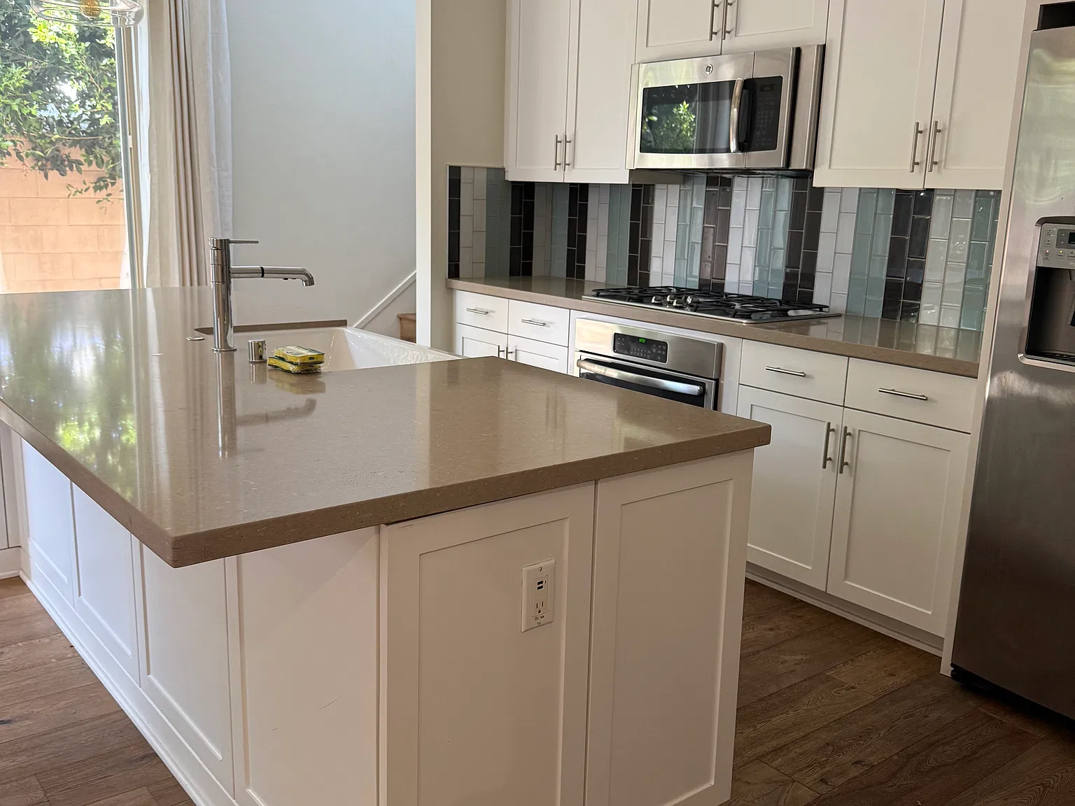 3 bed, 2.5 bath, 1871 sqft, $6,000 — Photo 4