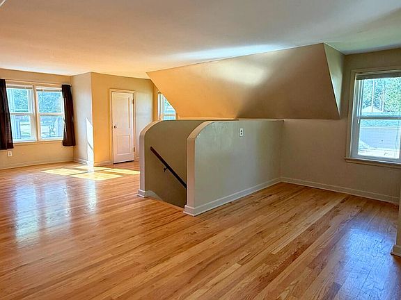 5th image of 305 3rd St