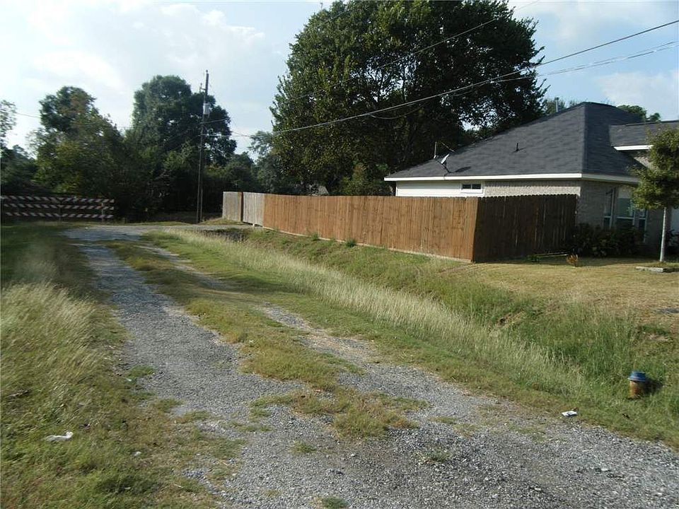 2nd image of 10226 Ballantine St