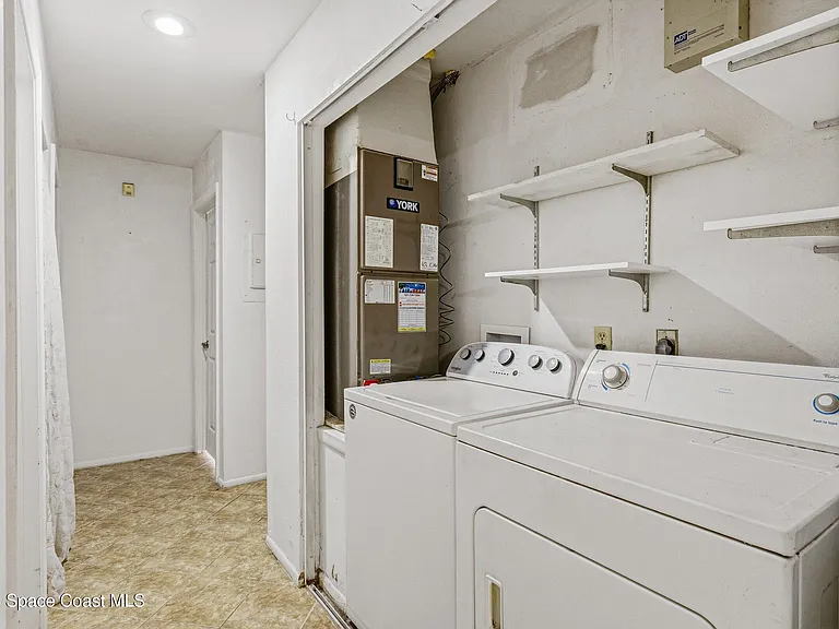 1265 Ethel Cir NE — Photo 19