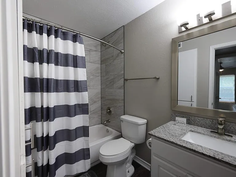 Deerwood Apartments — Photo 7