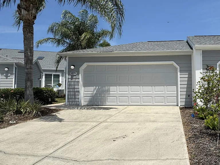 1005 Pelican Ct — Photo 2