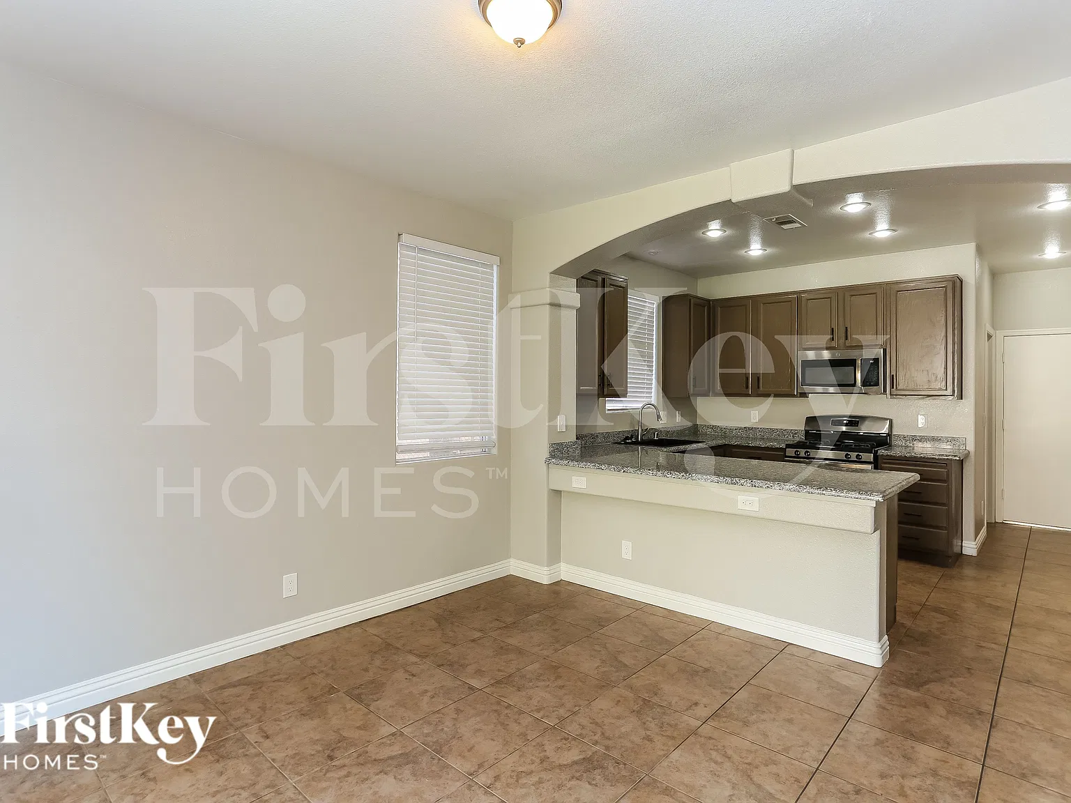 4 bed, 2.5 bath, 1833 sqft, $2,345 — Photo 4