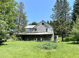 16 Old Hathaway Rd, Equinunk, PA 18417