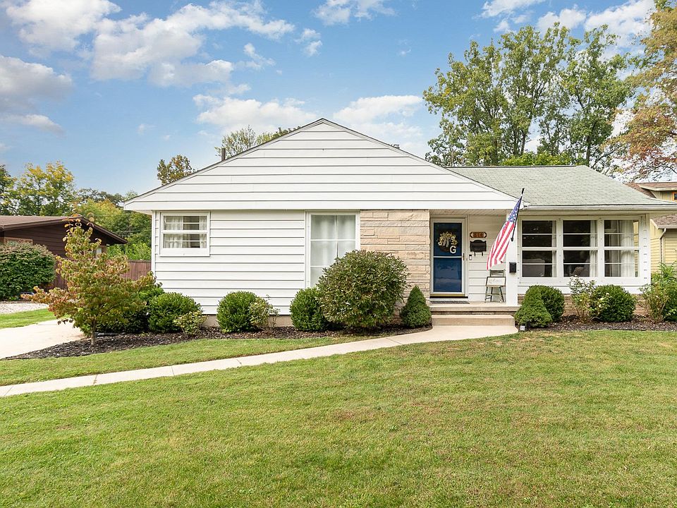1st image of 814 W Meadowbrook Dr
