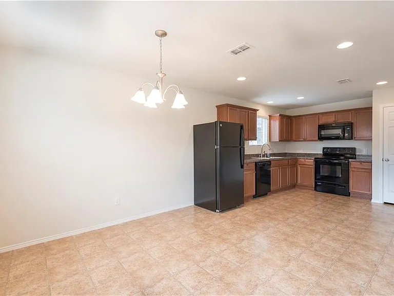 1721 Gayla Creek Dr — Photo 3