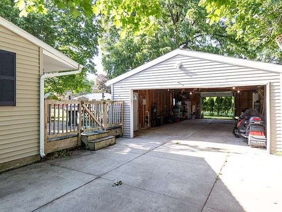 4th image of 1025 Hawthorne Ave