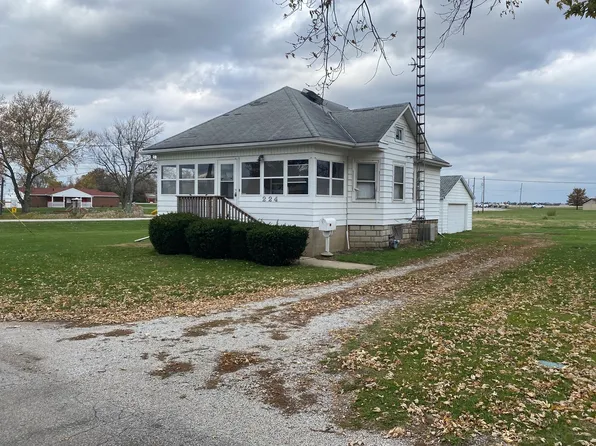 224 Scott St, Chenoa, IL 61726