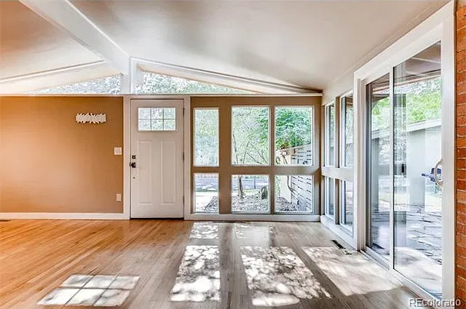 3 bed, 1034 sqft, $3,150 — Photo 2
