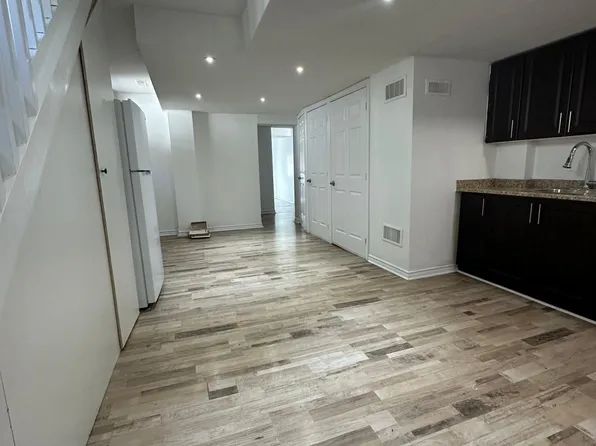 1106 Haig Blvd, Mississauga, ON L5E 2M5