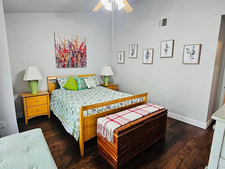 5107 Leralynn St #304 — Photo 9