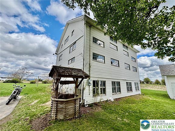 4th image of 282 Young Rd