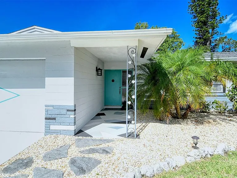 6758 S Lockwood Ridge Rd — Photo 2