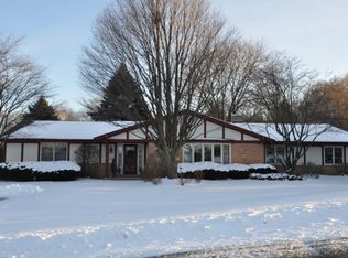 10121 W Meadow Dr, Greenfield, WI 53228