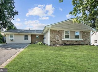 37 Tallwood Ln, Willingboro, NJ 08046