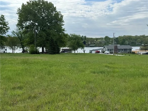 1576 Lake Viking Ter, Gallatin, MO 64640