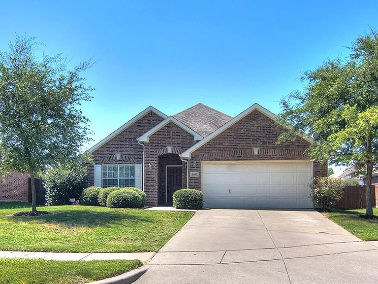 8405 Shasta Dr — Photo 1