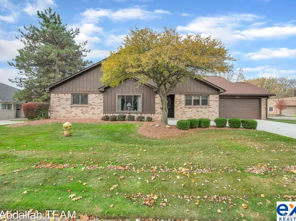 20406 Palms Dr, Clinton Township, MI 48036