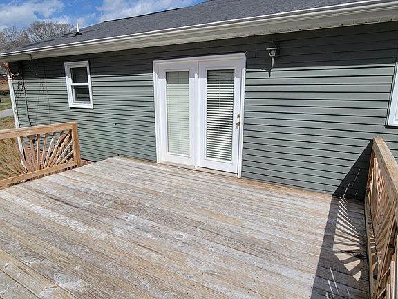 3rd image of 106 Lorraine Dr