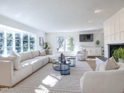 7 Cherry Tree Ln, Riverside, CT, 06878