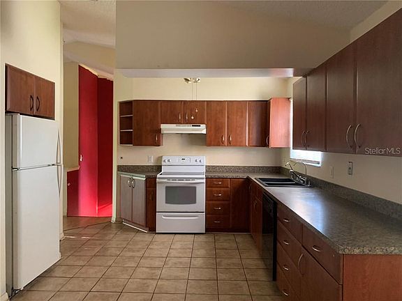 2nd image of 1174 E Lombardy Dr