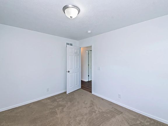 3rd image of 1051 Vinewood Dr