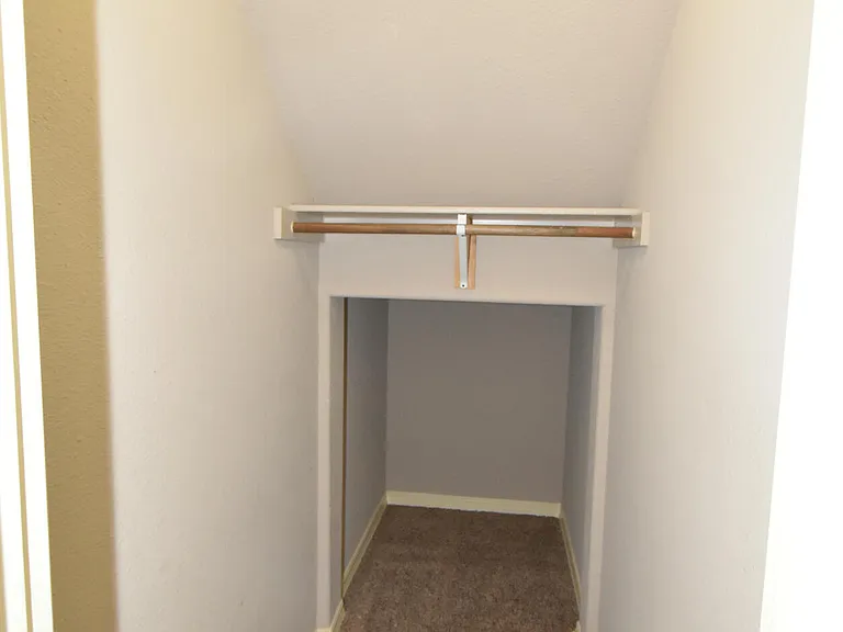 300 Saltford Pl — Photo 36