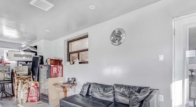 6 Monaco Ct — Photo 37