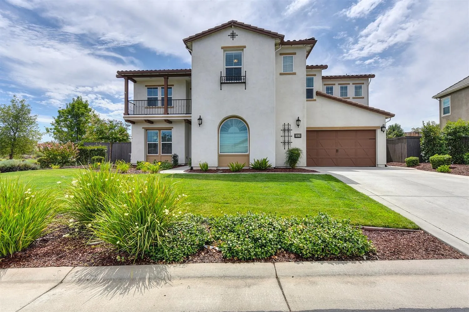 5610 Lakepointe Dr photo 1