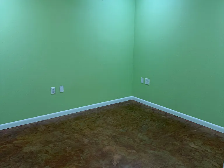 smaller bedroom is 10 1/2' x 11 1/4'