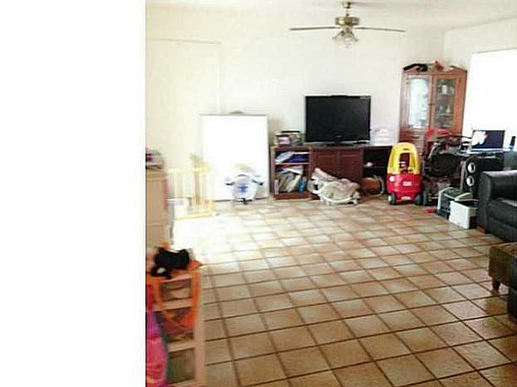 5th image of 2526 Taylor St