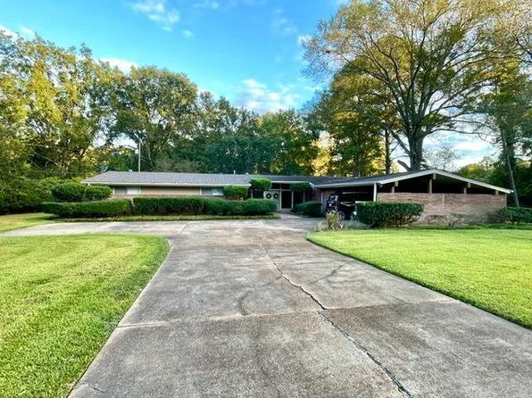 208 Hilltop Cir, Kosciusko, MS 39090