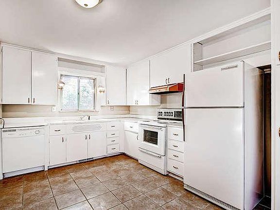 4th image of 2619 S Gaylord St