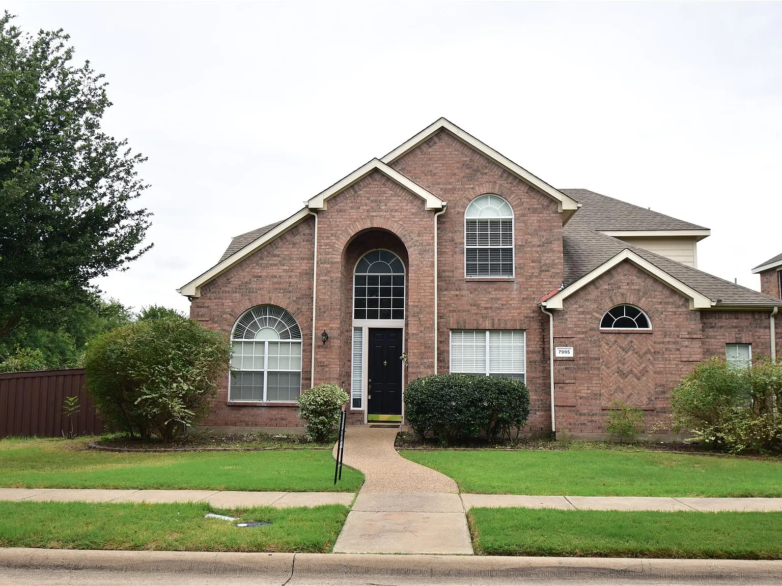 4 bed, 2892 sqft, $2,800 — Photo 1