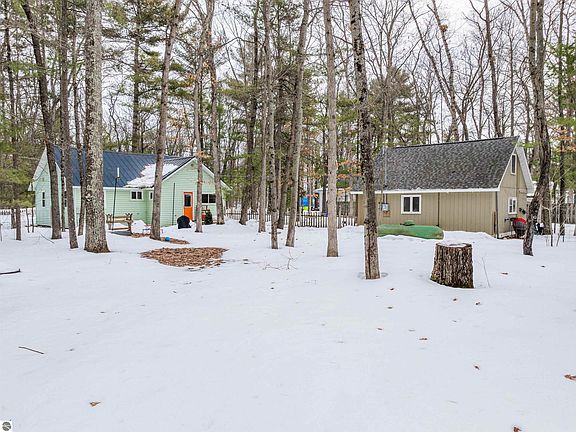 4th image of 8868 Park Ln