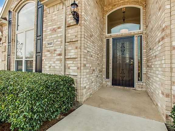 3rd image of 3007 Palmdale Dr