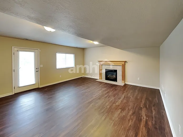917 W Longleaf Dr — Photo 6