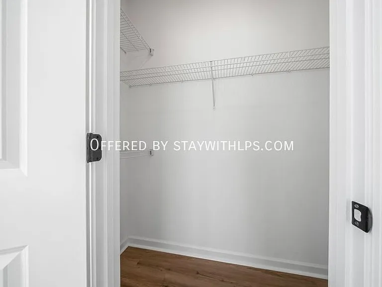 1571 Court Ave #102 — Photo 23