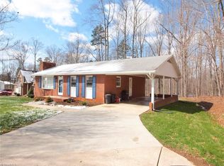 5124 Dock Davis Rd, Clemmons, NC 27012