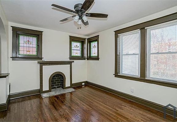 3rd image of 4962 Winona Ave #2