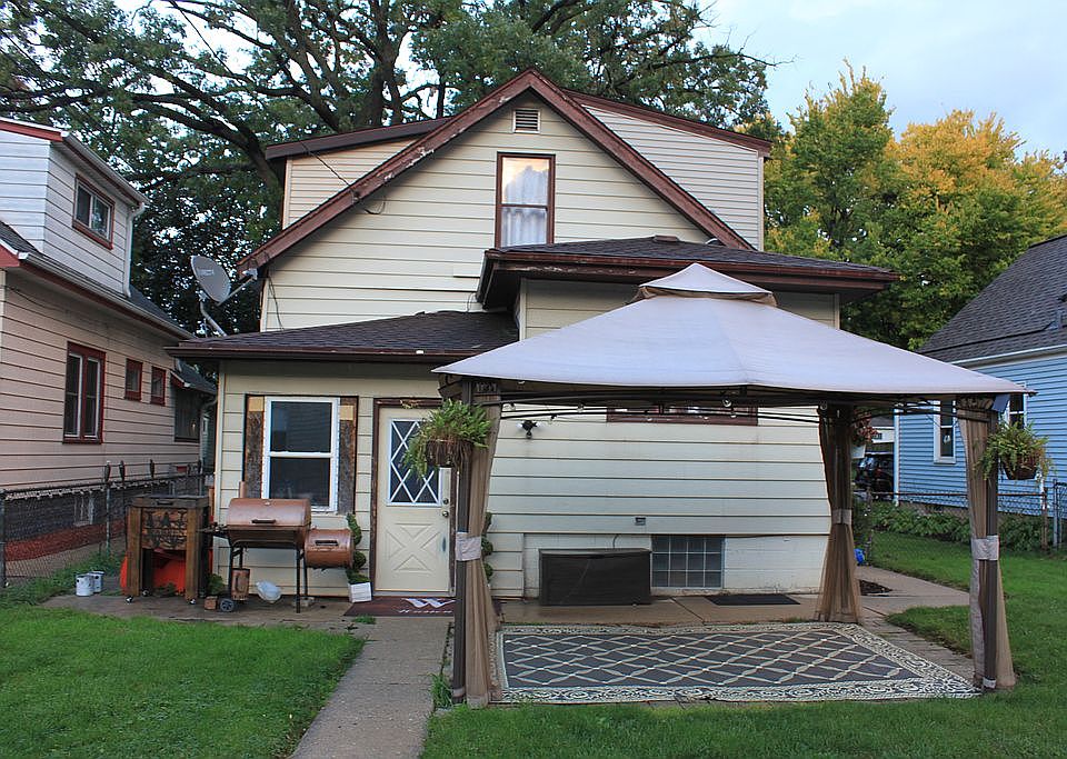 2nd image of 305 S 67th St