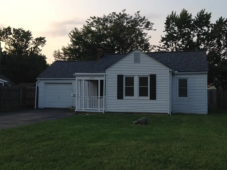 3432 Woodlawn Ave — Photo 1