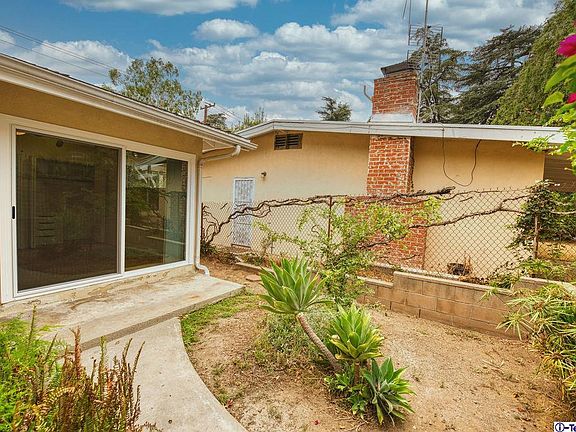 5th image of 627 E Altadena Dr