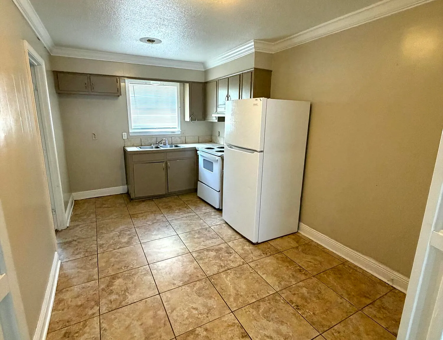 2 bed, 1.5 bath, 1200 sqft, $1,200 — Photo 4