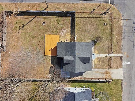2nd image of 173 Ferndale Boulevard