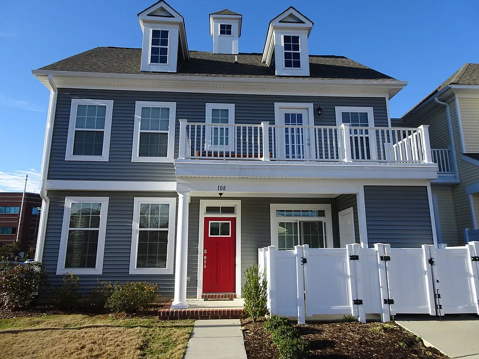 108 Promenade Ln