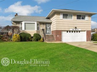 852 Oxford Ct, Valley Stream, NY 11580