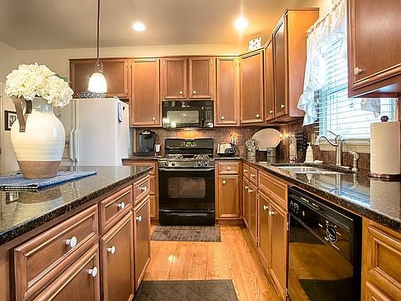 2nd image of 10 Stone Creek Ct