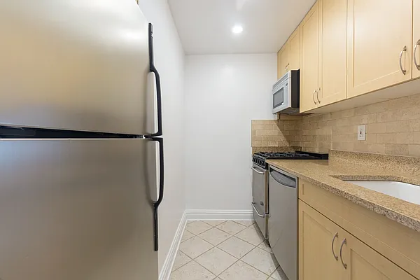 Rented by Stonehenge NYC LLC | media 4